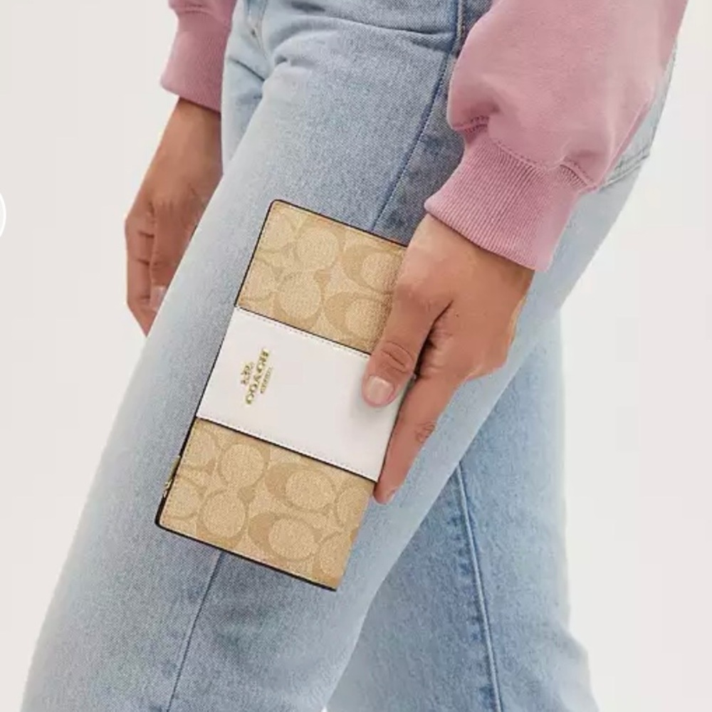 COACH SLIM ZIP WALLET NWOT - Picture 2 of 9